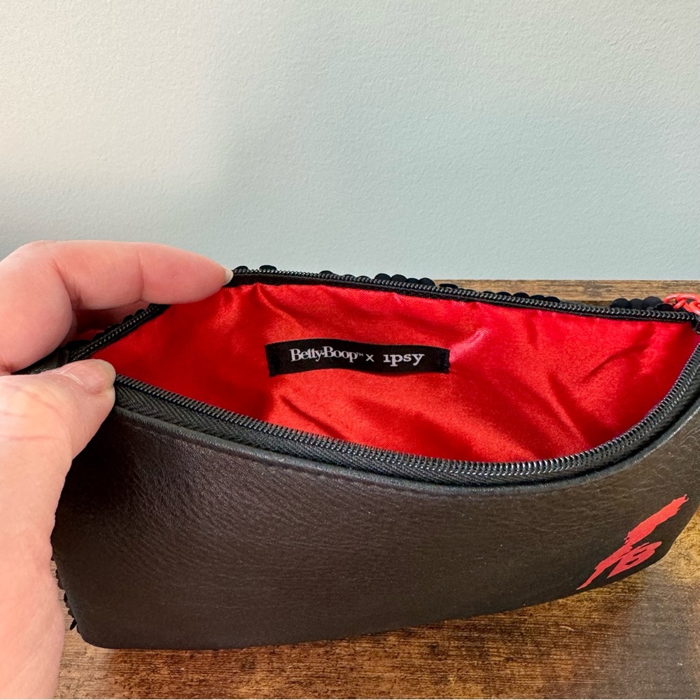 NWOT Betty Boop × Ipsy makeup‎ bag Vegan Black Leather and Sequins - Picture 3 of 4